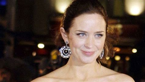 emily blunt nudity|Emily Blunt refused Sicario nude scene because her breasts。